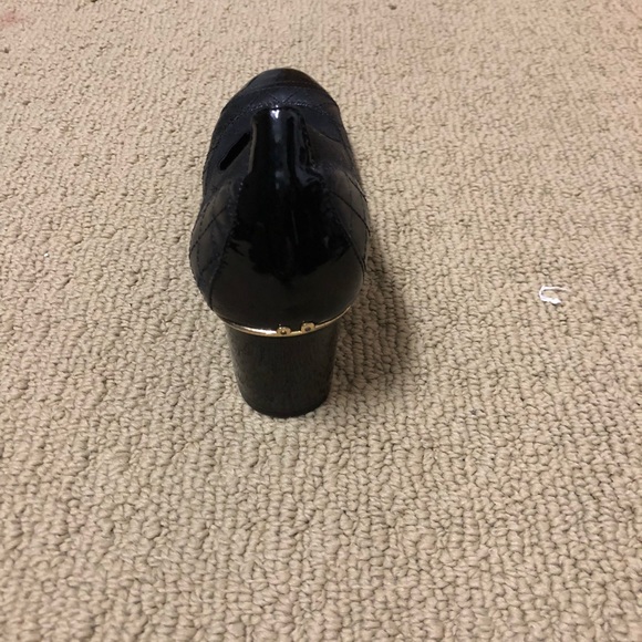 Size 6 Womens Tory Burch Shoes - Picture 4 of 4